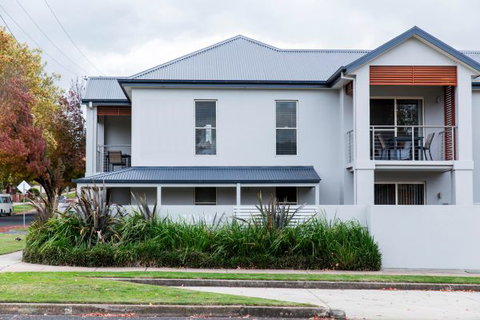 Stay Bathurst - Sunshine Coast Tourism 1