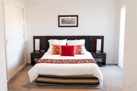 Stay Bathurst - Sunshine Coast Tourism 2