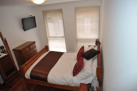 The Pommy Tree Bed And Breakfast - Sunshine Coast Tourism 2