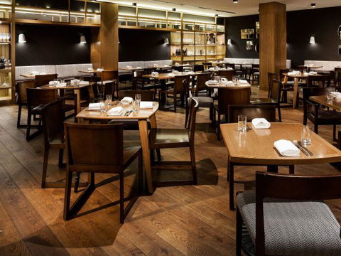 Four Seasons Hotel Sydney - Sunshine Coast Tourism 4