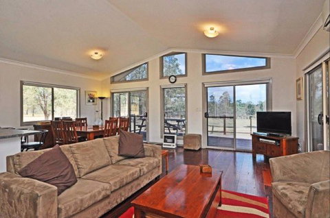 Villa Siena - Sunshine Coast Tourism 0