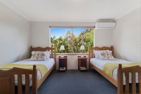 Shambhala Guesthouse - Sunshine Coast Tourism 2