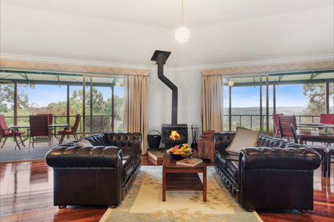 Shambhala Guesthouse - Sunshine Coast Tourism 3