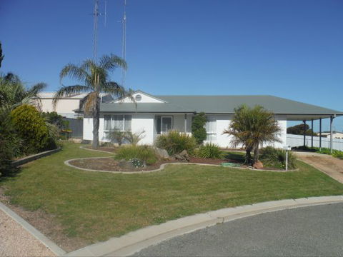 Alilly - Holiday Sunshine Coast 0