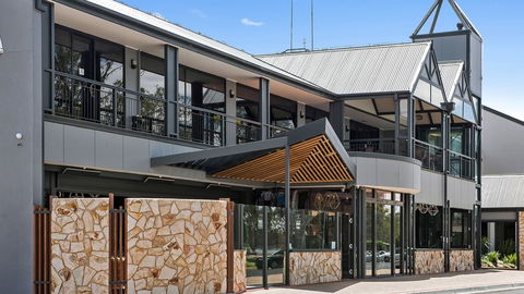 Berri Hotel - Sunshine Coast Tourism 8