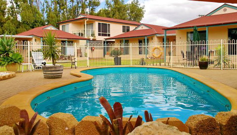 The Mac's Beachfront Villas - Holiday Sunshine Coast 1