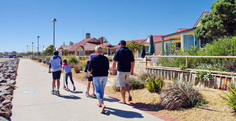 The Mac's Beachfront Villas - Holiday Sunshine Coast 2