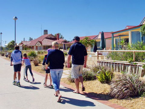 The Mac's Beachfront Villas - Holiday Sunshine Coast 4