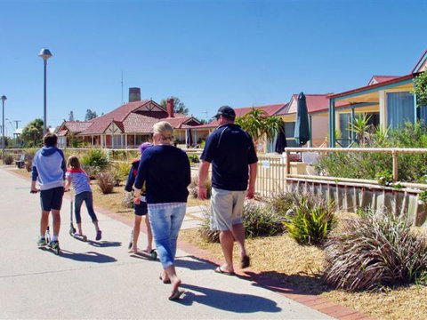 The Mac's Beachfront Villas - Holiday Sunshine Coast 5