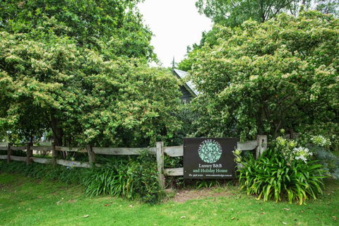 Oak Tree Lodge - Sunshine Coast Tourism 1