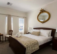 Lakeside Retreat - Sunshine Coast Tourism