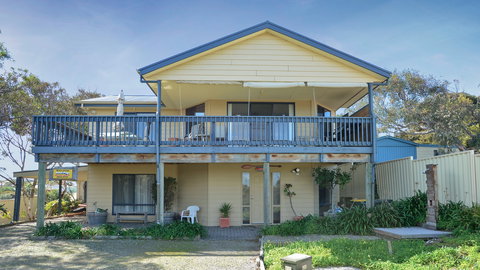 Beach Bound - Sunshine Coast Tourism 0