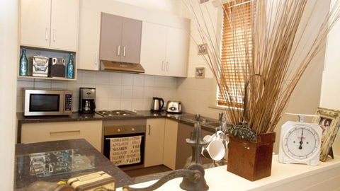 Anderl's Beach Cottage - Holiday Sunshine Coast 4