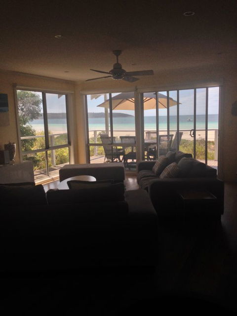 Alchemy On Island Beach - Holiday Sunshine Coast 0