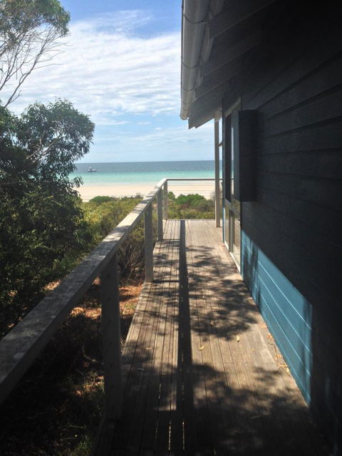 Alchemy On Island Beach - Holiday Sunshine Coast 2