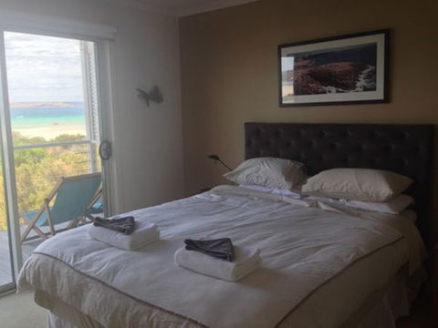 Alchemy On Island Beach - Holiday Sunshine Coast 4
