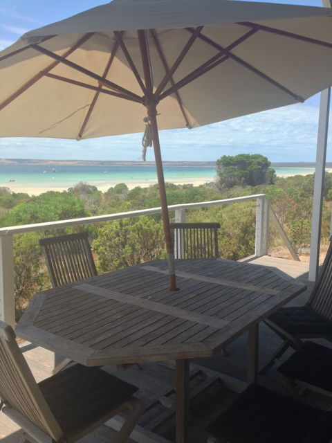 Alchemy On Island Beach - Holiday Sunshine Coast 5