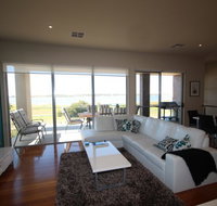 LJ Hooker Goolwa Holiday Rentals - 42 Underwood Avenue Goolwa Beach - Holiday Sunshine Coast