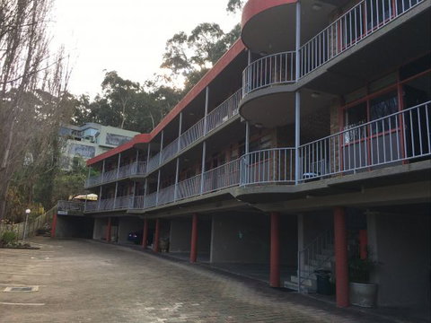 Lorne Coachman Inn - Sunshine Coast Tourism 4