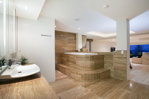 Oceans 74 - An Elite Holiday Home - Sunshine Coast Tourism 35