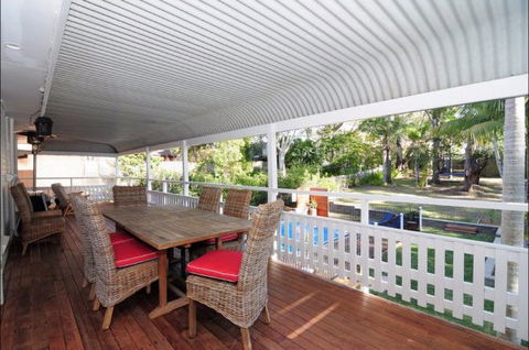 Poolside - Sunshine Coast Tourism 7