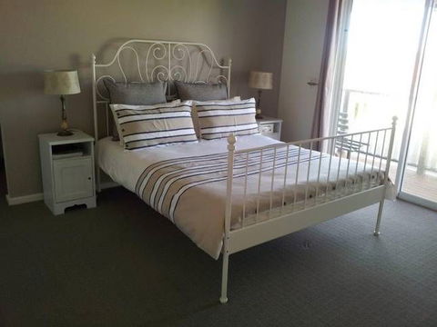 Annies Beach House - Sunshine Coast Tourism 1