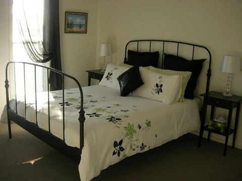Annies Beach House - Sunshine Coast Tourism 2