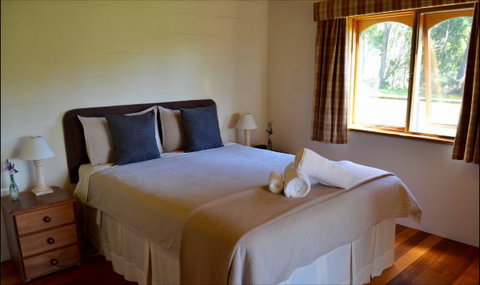 Herons Rise Vineyard Accommodation - Sunshine Coast Tourism 1