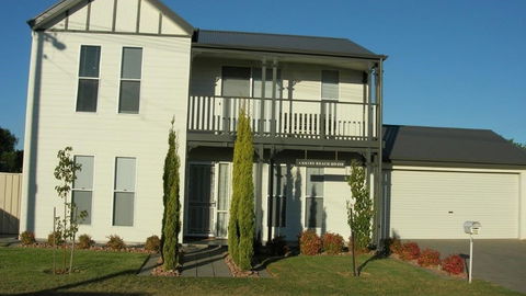 Annies Beach House - Sunshine Coast Tourism 0
