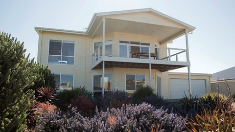 Ocean Sounds - Sunshine Coast Tourism 10