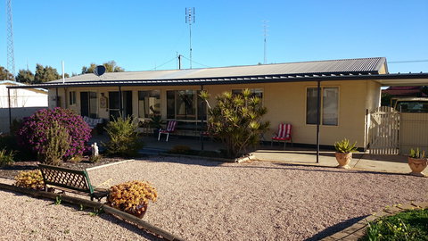 Cornwall House - Sunshine Coast Tourism 0