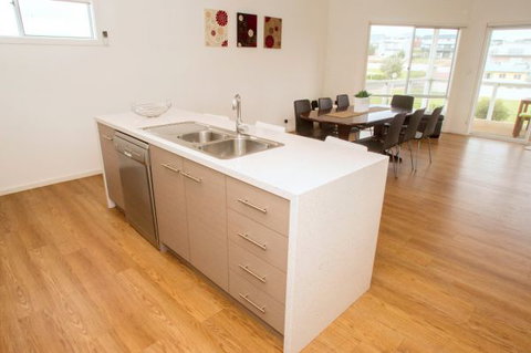 Ocean Sounds - Sunshine Coast Tourism 2