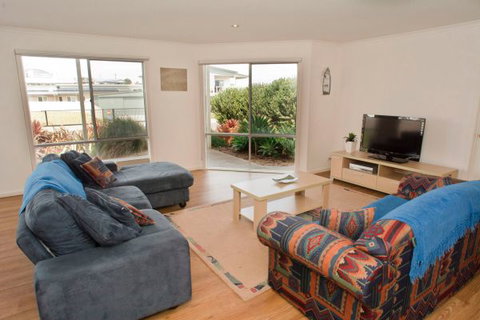 Ocean Sounds - Sunshine Coast Tourism 4