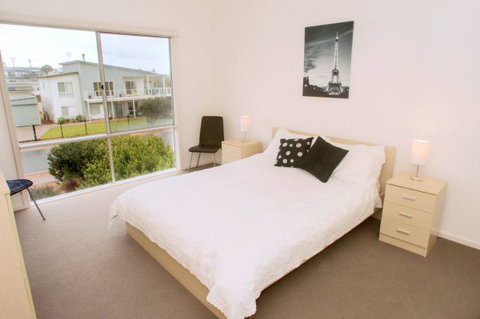 Ocean Sounds - Sunshine Coast Tourism 7