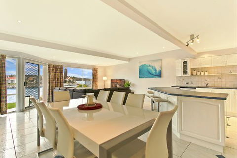 SALT Waterfront Apartment - Holiday Sunshine Coast 1