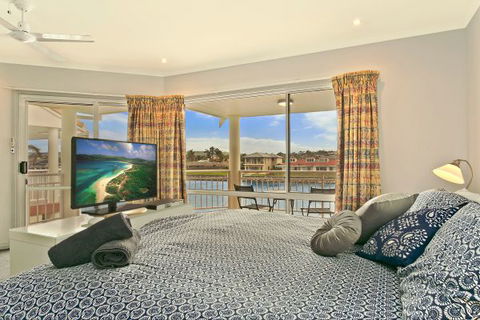SALT Waterfront Apartment - Holiday Sunshine Coast 3
