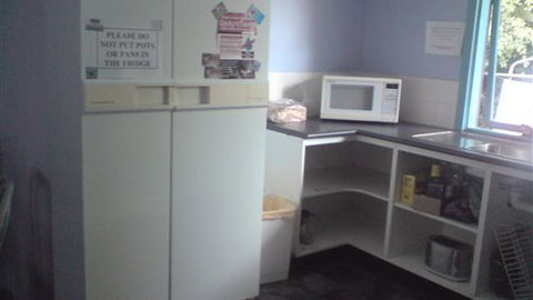 Anglesea Backpackers - Sunshine Coast Tourism 1