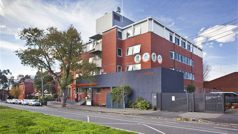 Melbourne Metro YHA - Sunshine Coast Tourism 0