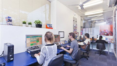 Melbourne Metro YHA - Sunshine Coast Tourism 4