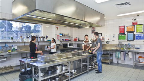 Melbourne Metro YHA - Sunshine Coast Tourism 5