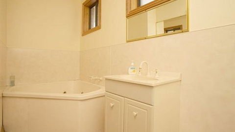 Apollo Bay Backpackers Lodge - Holiday Sunshine Coast 3