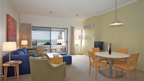 Cumberland Lorne - Sunshine Coast Tourism 1
