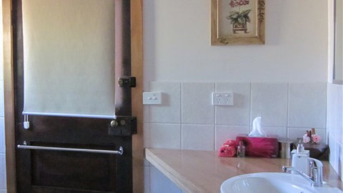 Glenmore Springs Accommodation - Sunshine Coast Tourism 4