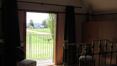 Glenmore Springs Accommodation - Sunshine Coast Tourism 5