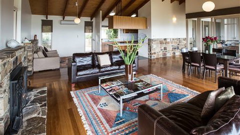Holmesglen At Eildon - The Homestead - Sunshine Coast Tourism 1