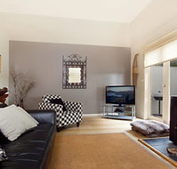 Lake Como Villa  Studio - Daylesford - Sunshine Coast Tourism