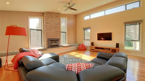 Canadian Lakehouse - Sunshine Coast Tourism 5