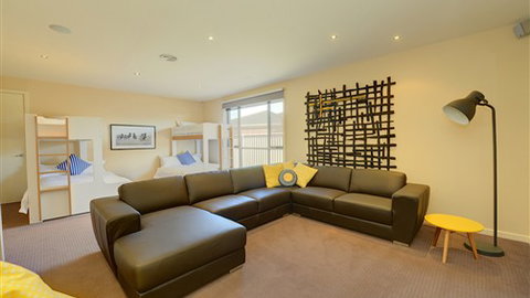 Canadian Lakehouse - Sunshine Coast Tourism 4