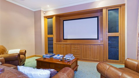 Tuscan Getaway - Holiday Sunshine Coast 4