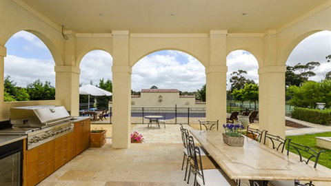 Tuscan Getaway - Holiday Sunshine Coast 6